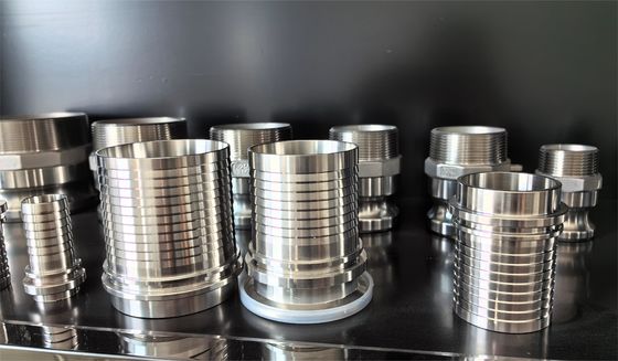 Connettore del serbatoio Processo di fusione di precisione di cera persa con apparecchiature di tornitura CNC